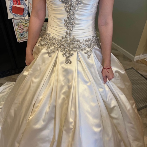 Wedding dress-Allure Elegant Ivory Ball Gown with Beaded Bodice number 9003 - Picture 2 of 16